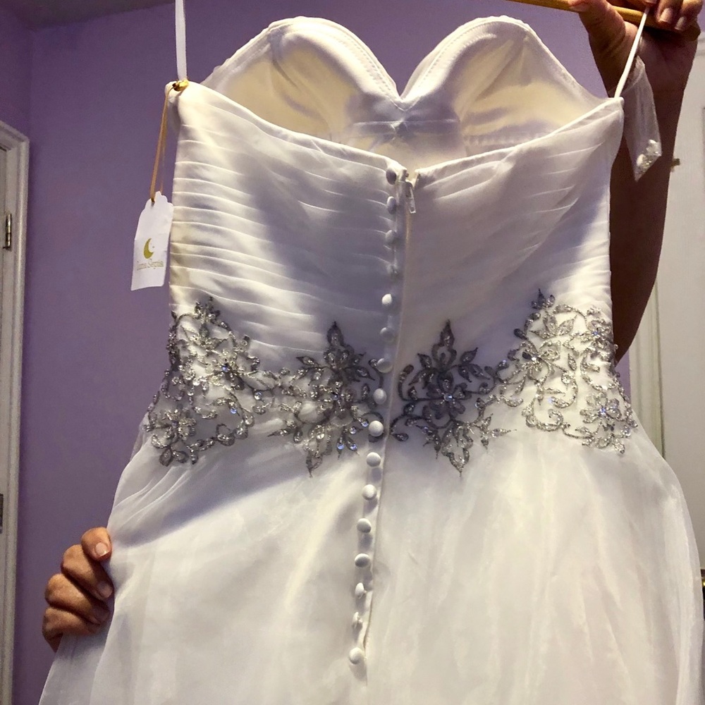 Wedding Dress- Size 8 - Picture 4 of 4